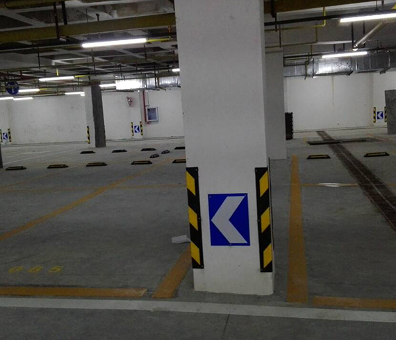 停車(chē)場(chǎng)交通設(shè)施